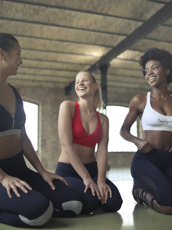 Dantel Detaylı Saten Bluz